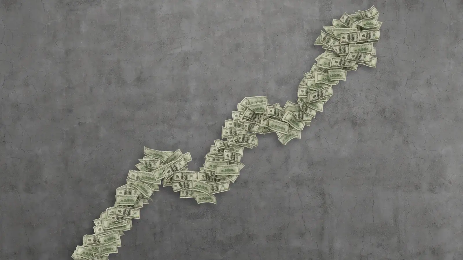 Uma seta de investimentos subindo feita de cédulas de dinheiro